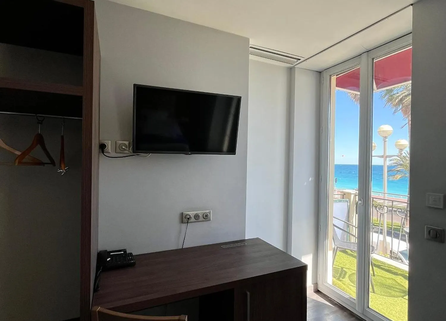 Hotel Flots D'Azur Promenade Des Anglais Nice