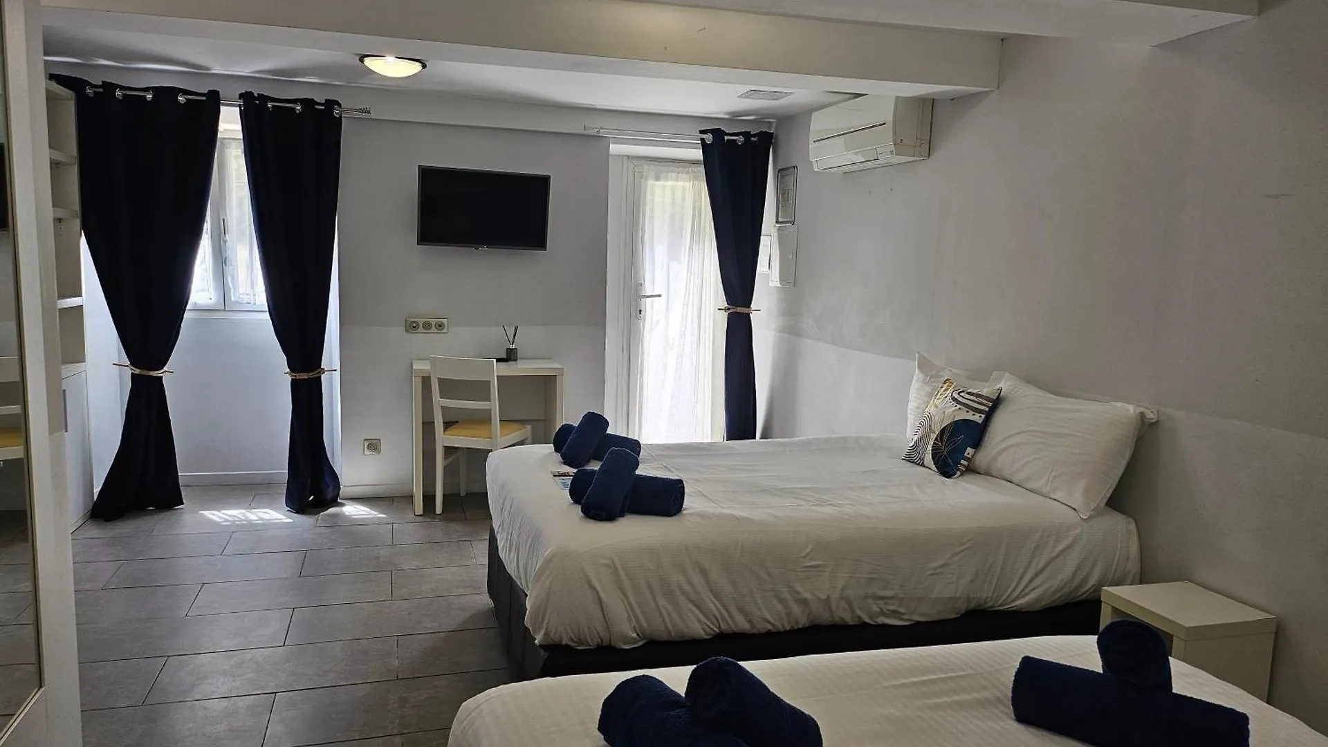 Hotel Flots D'Azur Promenade Des Anglais Nice