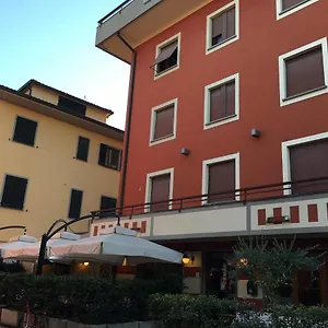 https://albergo-meucci.it-tuscanyhotel.com
