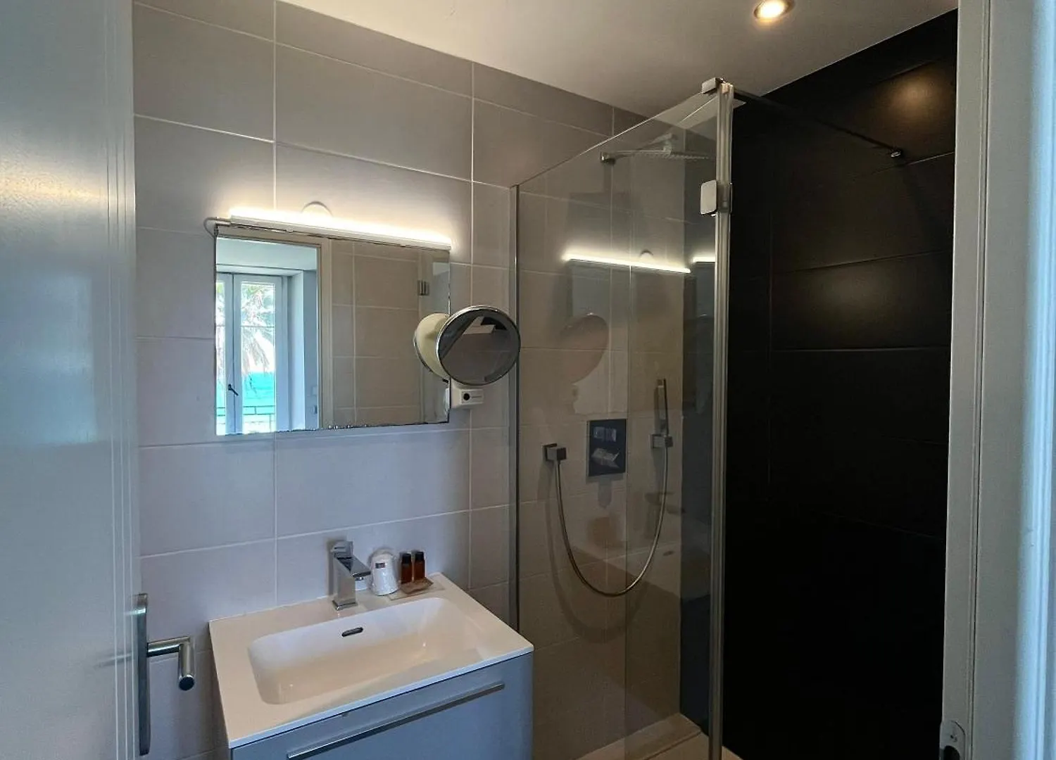 Hotel Flots D'Azur Promenade Des Anglais Nizza 3*,  Francia